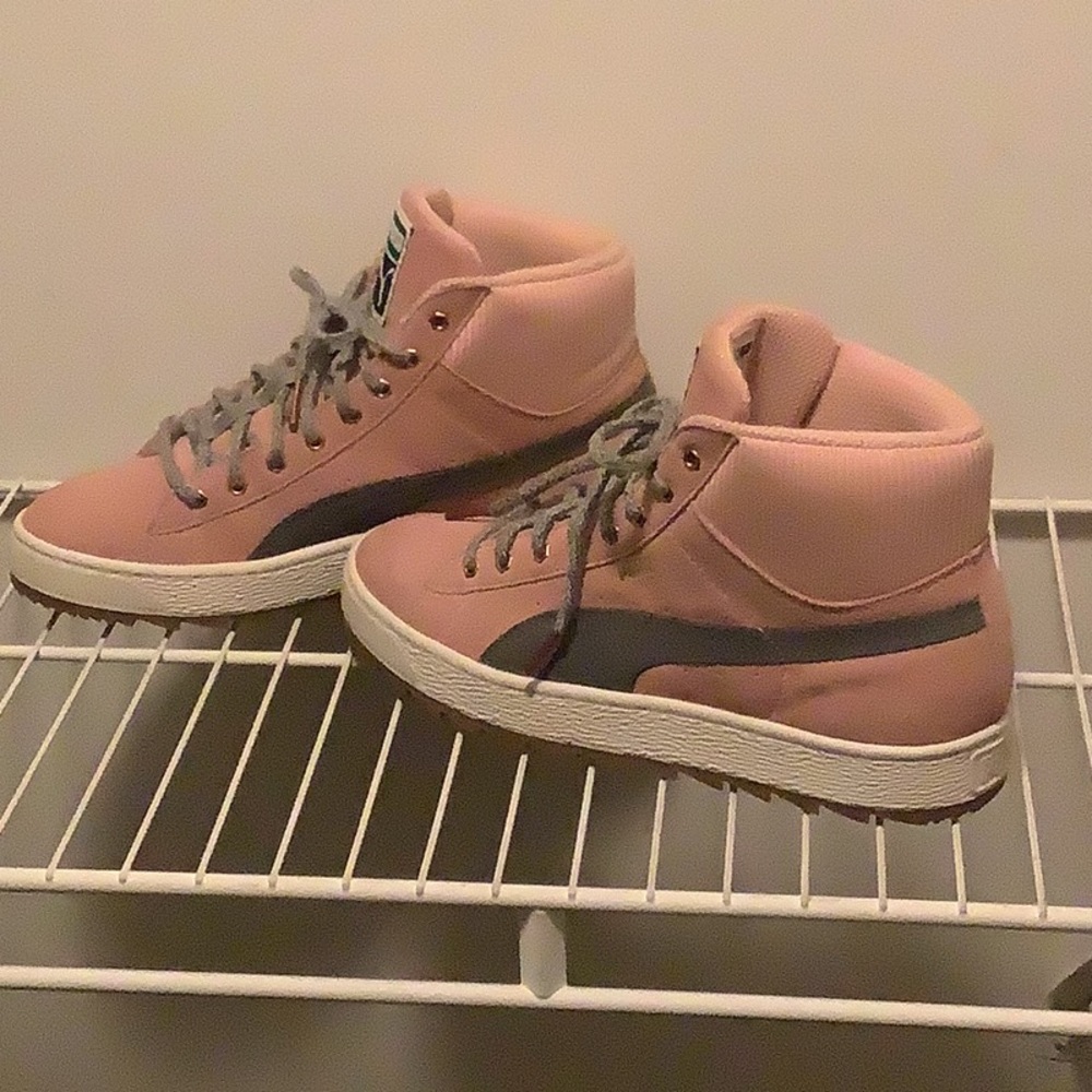 Womens PUMA high tops 8 1/2, pink/gray